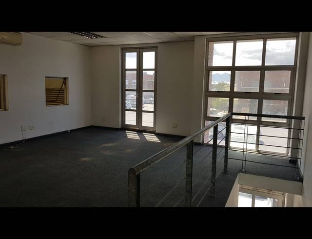 346M² FACTORY TO LET IN STIKLAND INDUSTRIAL